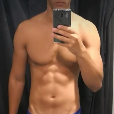 Universitário, 24 anos e versátil. Completamente viciado em bunda de homem. Quero ver o que tem de bom nessa rede social, chamem na DM.
