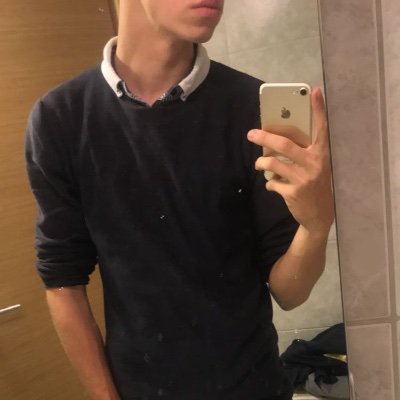 23 bi curious guy who sells digital phallus portraits. https://t.co/Uo8mowGZjb