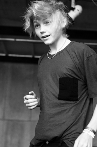 Ulrik Munther's Army. Soldiers.
I've been here from the start, I'll be here till the end and beyond :)