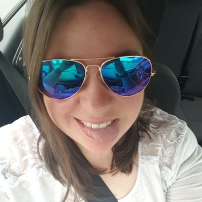 I like dragons and reading books! Streamer. Chocolate lover and a pretty big fan of baking stuff.