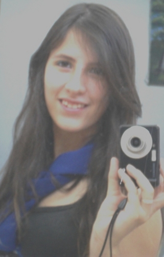 Sou apenas uma garota no meio da multidão sem querer chamar atenção, timida e sempre d bem com a vida. ^.^/ Me sigam e add no facebook =**