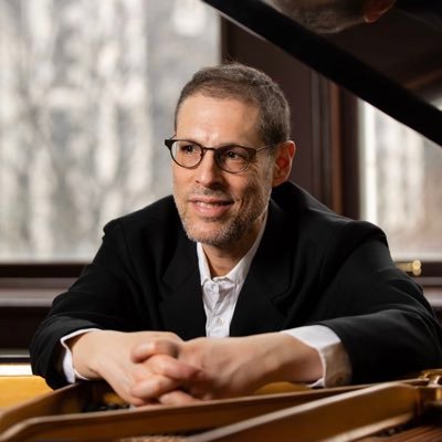 NYC-based pianist who has worked on the jazz scene for 40 years. Listen to Grand Company, Ray’s 11/17/2023 album with Ron Carter and Lewis Nash!