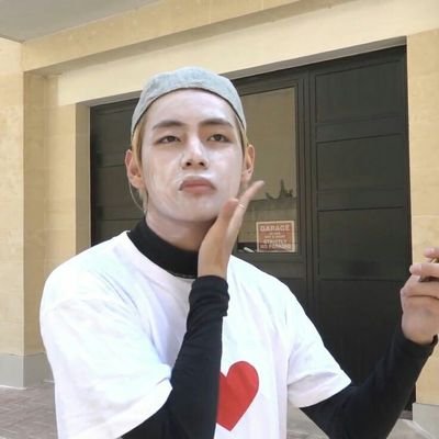 _Follow back 💫
_귀를막이보지민잠엘들지못해
_목이자뚜아파와
_나에겐묵소리가잆어
_이얼어붙은호수에또금이가
_나는달잃은걸까?????
Fan account @BTS_twt