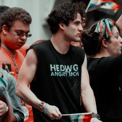 dicaprioseyes's profile picture. «Sono stato sempre più bravo con le parole che in amore»