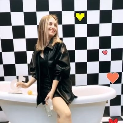 cemresolmaz_21's profile picture. CEMRE SOLMAZ FAMLARINA GT VAR  BU ARADA YENİ KATILDIM DESTEK OLURSANIZ ÇOK AMA ÇOK SEVİNİRİM 🌵