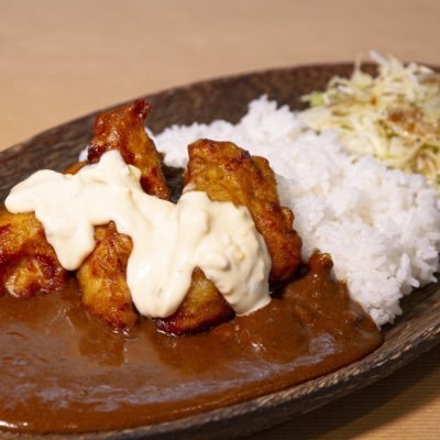 京都欧風カレー店センボンカリーです。 営業時間 11時～14時 18時～21時　 土日祝休み テイクアウトは電話予約もどうぞ！ 同志社大学新町キャンパスから北へ徒歩数分にあるお店です。