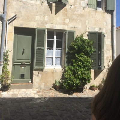 ReeveDominique's profile picture. Mum, Primary French lead at St Caths- Barnet. Gardener, facilitator, sourdough bakerLover of nature, colour, France, stories, cooking, the Lake District