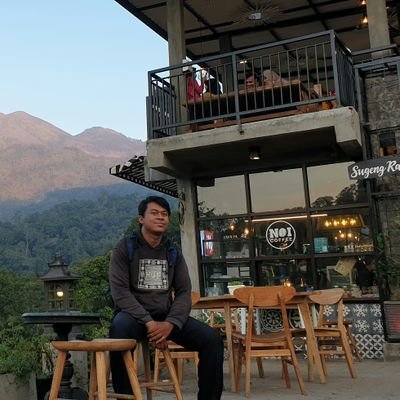 Asmuni45's profile picture. Ordinary people but want to Change society #pendakiGunung #pecintaLaut #pekerjaSosial —- mencoba review makanan support  di https://t.co/OY0nKyfYRk