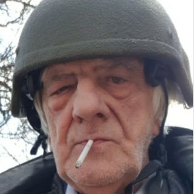 CParanoja's profile picture. Ciasnota umysłowa się rozszerza.