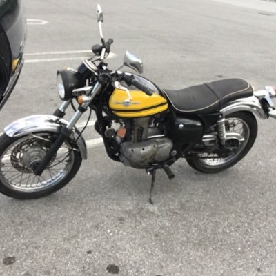 動かないボロボロのエストレヤRSを譲ってもらいレストア。29年ぶりにバイクに乗る。下手っぴリターンライダー。スイーツ大好き。口癖「最高！」無言フォロー失礼しますm(__)m。