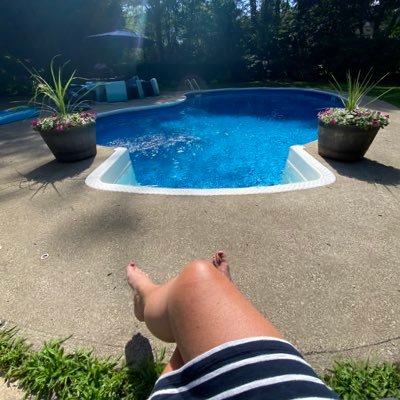 Grimacegirl's profile picture. 🐶☀️⚾️🤪🇨🇦☀️🩴 Proud Mom, 3 dogs, Blue Jays’ super fan