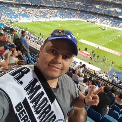 Nada conformista y con mucho optimismo, amo a mi familia y doy gracias a Dios por todas las bendiciones.