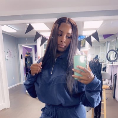 prettyasonnie's profile picture. I’m back  so I can pop my shit