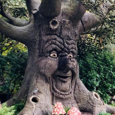 Een twitter account met een vleugje efteling en pokémon stuff.