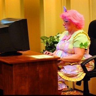 Velaurs's profile picture. Rata calva de dos patas. Hablo de lesbianas y de videojuegos, a veces de videojuegos con lesbianas. SIEMPRE hay hueco para una planta más.