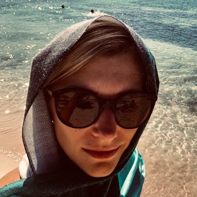 elinairer's profile picture. Grāmatu tārps, mamma, sieva, kaķumīlis. Ābeles ziedos, pļautas zāles smarža, rudens lapas, apsarmojuši koki un kraukšķošas peļķes.