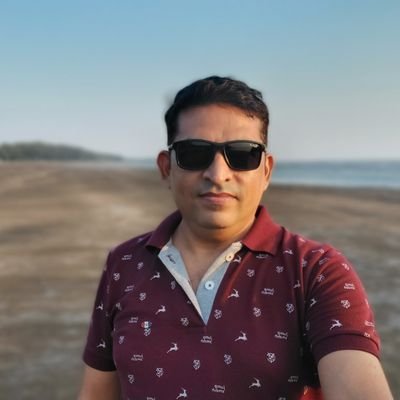 ख़्वाईशो के बोझ में बशर
तू क्या क्या कर रहा है

इतना तो जीना भी नहीं
जितना तू मर रहा है