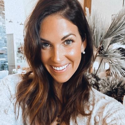 hgphoto's profile picture. Entrepreneur. Staying healthy & living less toxic one day at a time. Oily mama & lover. Inhale the good shit, exhale the bullshit ✨