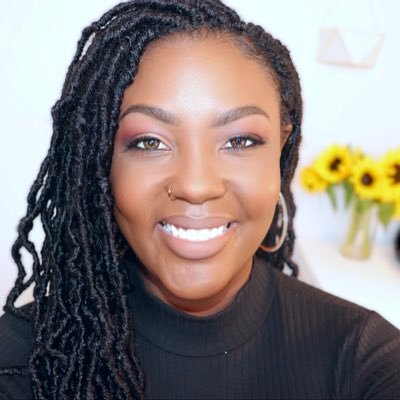 6 feet before 👠 Self-Love Advocate 🥰 Somewhat plant based 🌱 Passionate about helping women of color become their best selves and make bank online 🤑