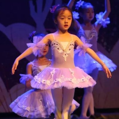 julie23937963's profile picture. aha