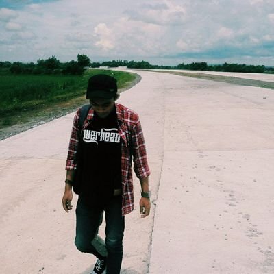 :Tempatkan gelas kosong dimanapun berada: