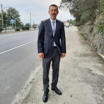 Atatürkçü. Galatasaraylı. Başak burcu. Trabzon Akcaabat.