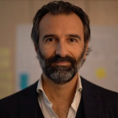 Maschio, Padre, Innamorato, Curioso, Comunicatore, c.lab, humanlab, tboxchain. responsabile comunicazione Potenza Calcio