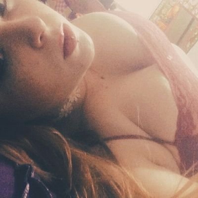 Gamer Girl. I like shopping, playing games and watching movies. 💦⛄️💕