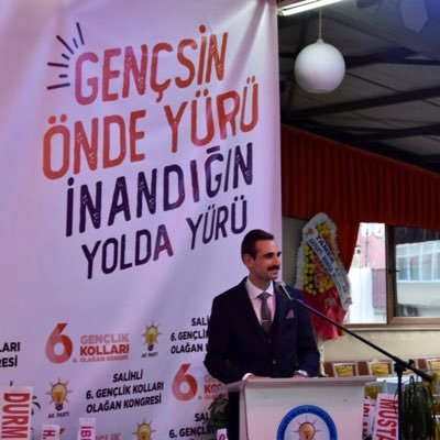 Şu gideni tutup da çevirsem eteğinden
soruversem haberin var mı öleceğinden..