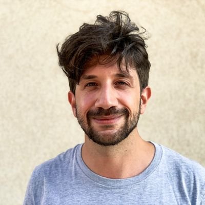 Ibergekumene tsores iz gut tsu dertseyln.
(È bello raccontare i guai passati)