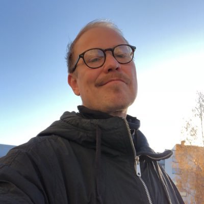 HjortKrister's profile picture. Seikkailua ja sukkulointia kahden maailman välillä. Päivisin asiakkuudet ja business, iltaisin lyriikan kyllästämä kulttuuri.