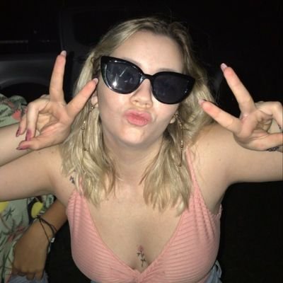 danivalerioo's profile picture. agora sou psicóloga galera