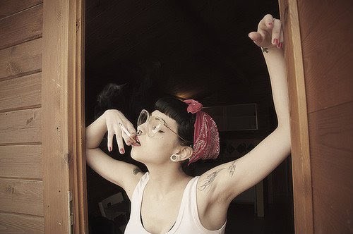 concepcoes_'s profile picture. Twitter destinado a postagem de frases,trechos de música e etc. Criado por: @teorias_deviver e @Kaahfreire