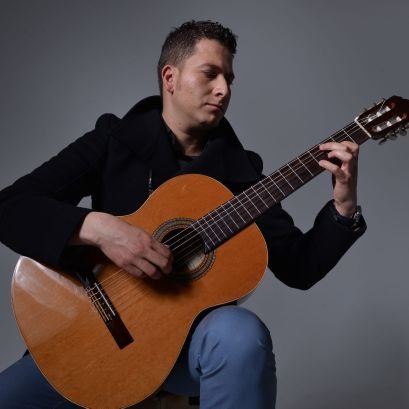 Guitarrista, docente y compositor colombiano. La música es mi pasión y mi vida, amante del buen cine, los deportes y la comida de mar...Para todos buena música!