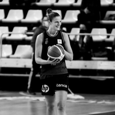 Basketball Player #42 ⛹🏻‍♀️ | @MovistarEstu🖤 | @TheBelgianCats 😻🇧🇪 l Go and check out my clothing line 👇🏻