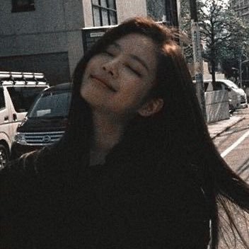 hillarygtf's profile picture. stupid shit i don’t randomly say