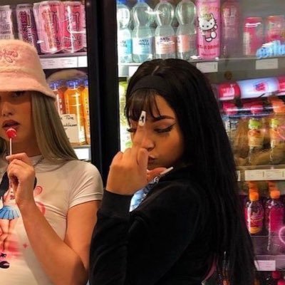 flvtternevvy's profile picture. jennie doesnt luv nev 😔