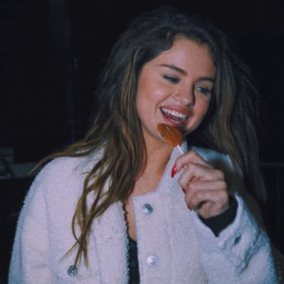 Selenanator💋 stream ice cream aug 28th 😊