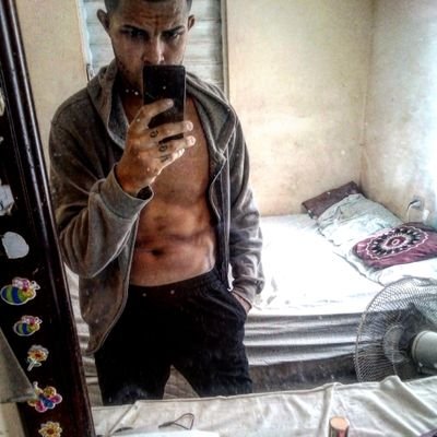 Figura pública

actor porno y modelo profesional y  stripper profesional