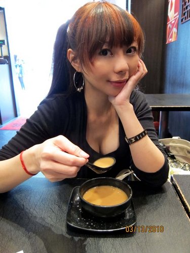 I love beautiful thing, delicious foods, and good people^^
