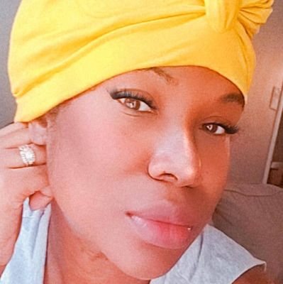 elle_elle_bee's profile picture. Wife and mama of✌🏾