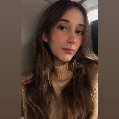 MelanieHA18's profile picture. 🧁