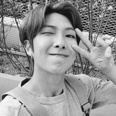 Baby Me like yuh ♥️
*:・゚✧ *:・゚✧ *:・゚✧ *:・゚✧. *:・
Namjoon ☀️.