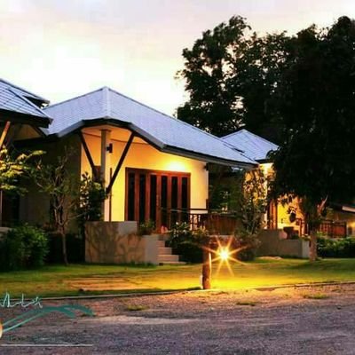 Saphli Villa ... Beach Resort located in Saphli Bay, Chumphon.. Bungalows and Villa with Thai-southern design.