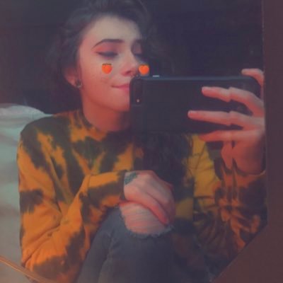 BellaHakola's profile picture. god took lsd and thought he was me