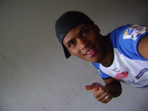Muitos pensam q a profi q exerço é facil mais vo logo dizendo q nao me concidero hj um cara batalhador e lutador e q com o suor de cada batalha vem conquistas..