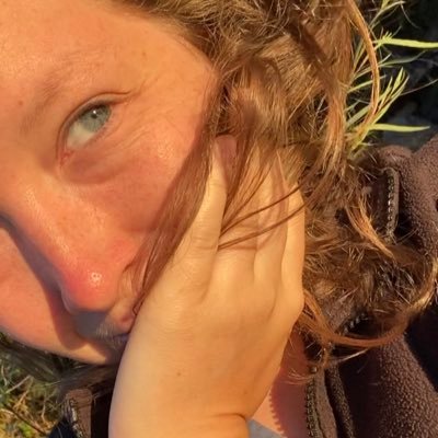 cajabloom's profile picture. urban wanderer  (she/her)