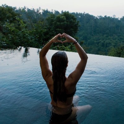 Weare528hz's profile picture. Sun chasing Libertarian. Hugger. Here for shits and giggles. Also a fan of broccoli.