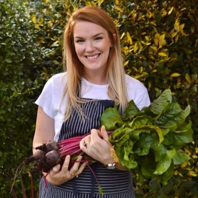 Feeding a family of 7 ⭐️ Twin Mama ⭐️ Seasonal Recipe Curator ⭐️ Content Writer ⭐️ Family Soul Food ⭐️ Kids Ideas ⭐️ HomeCook ⭐️ Founder of CarrieOnCooking