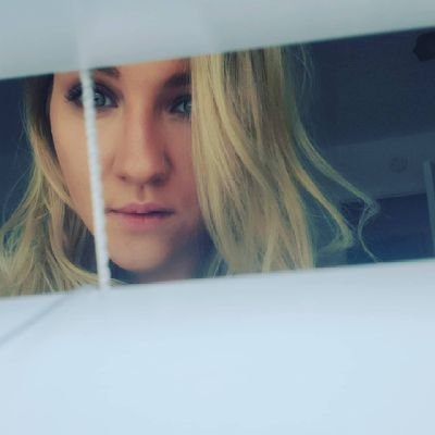 simplyallissa's profile picture. 